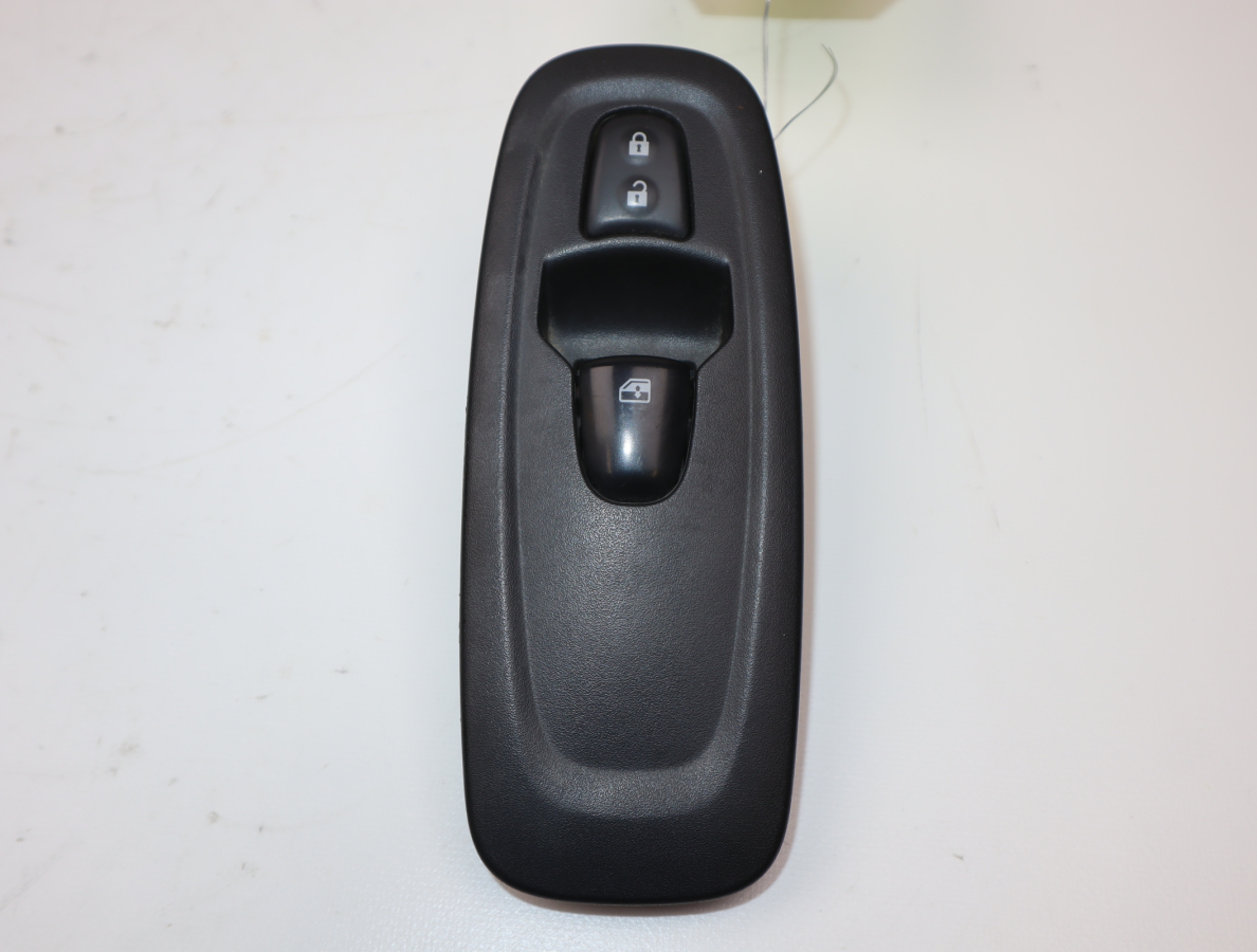 Commande lève-glace porte avant droite occasion RENAULT KADJAR Phase 1 - 1.2 TCE 130ch