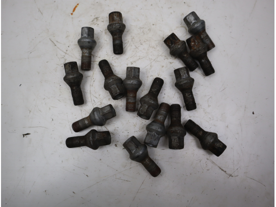 Goujon de roue occasion FIAT SCUDO I Phase 2 - 2.0 JTD 94ch