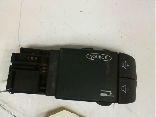 Commande autoradio occasion RENAULT TRAFIC II Phase 1 - 1.9 DCI 100ch