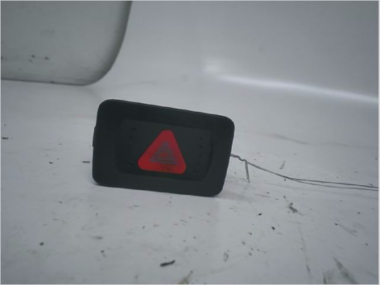 Bouton de warning occasion VOLKSWAGEN GOLF IV Phase 1 - 1.9 TDI 130ch