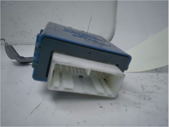 Boitier verrouillage centralise porte occasion TOYOTA YARIS I Phase 2 - 1.3i 87ch