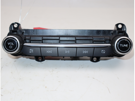 Commande autoradio occasion FORD FIESTA VII Phase 1 - 1.1i 85ch