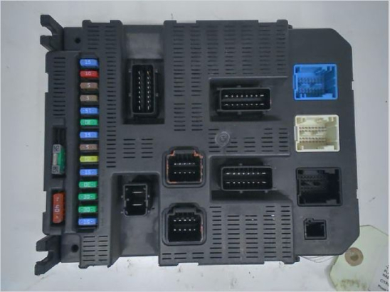 PLATINE FUSIBLE HABITACLE