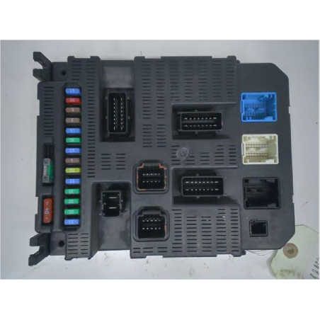 PLATINE FUSIBLE HABITACLE