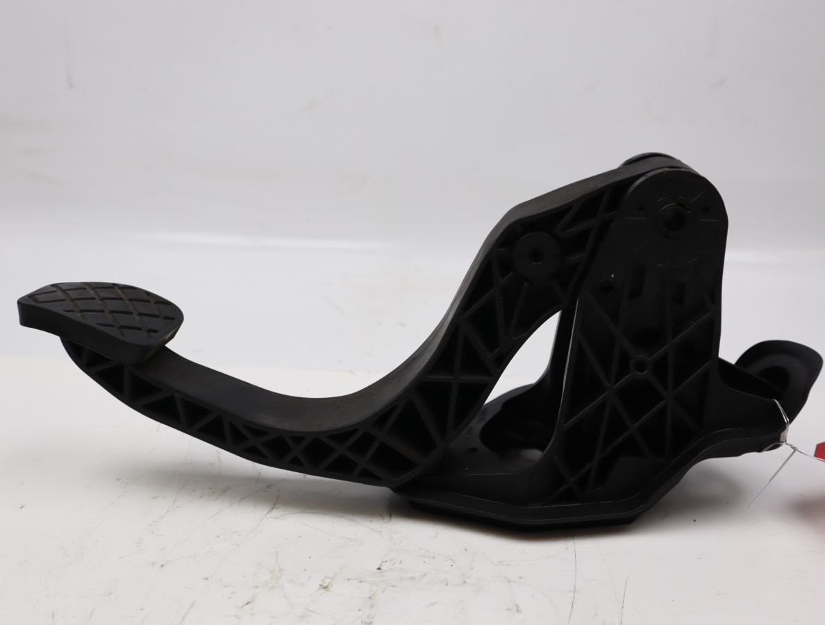 Pedale embrayage occasion VOLKSWAGEN POLO VI phase 1 - 1.6 TDI 95ch