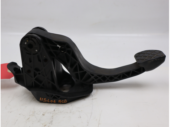 Pedale embrayage occasion VOLKSWAGEN POLO VI phase 1 - 1.6 TDI 95ch