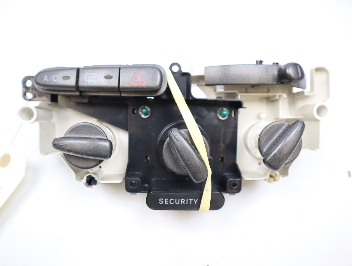 Commande de chauffage occasion TOYOTA YARIS VERSO Phase 1 - 1.3