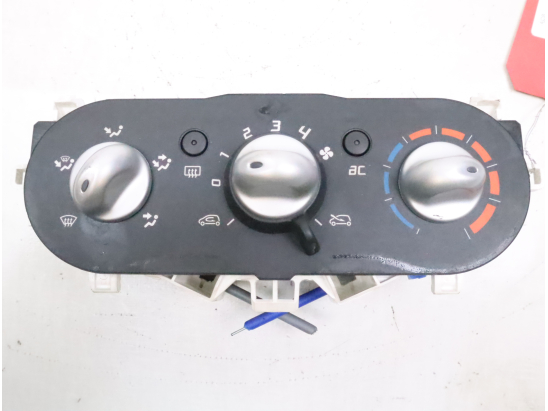 Commande de chauffage occasion RENAULT TWINGO II Phase 1 - 1.2i 16v 75ch