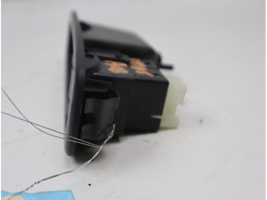 Commande leve-glace porte arrière droite occasion RENAULT KOLEOS I Phase 1 - 2.0 DCI 175ch