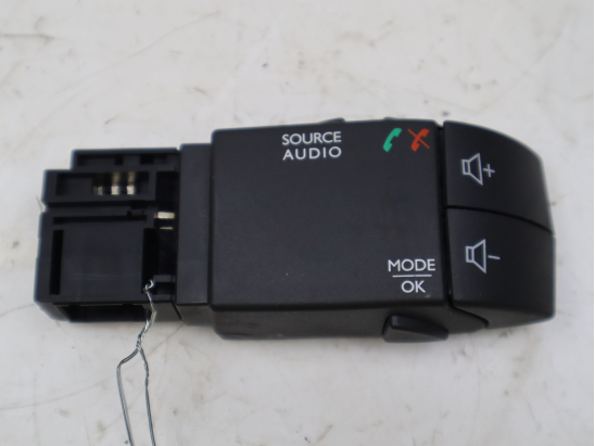 Commande autoradio occasion RENAULT TWINGO III Phase 1 - 0.9 TCE 12v 90ch