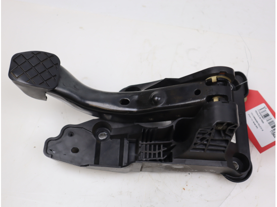 Pedale de frein occasion VOLKSWAGEN POLO VI phase 1 - 1.6 TDI 95ch