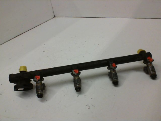 Rampe injection occasion RENAULT MEGANE I Phase 2 - 1.4i 16v