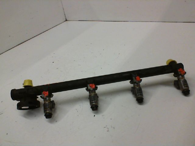 Rampe injection occasion RENAULT MEGANE I Phase 2 - 1.4i 16v