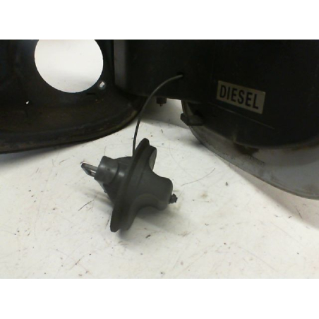 VOLET DE TRAPPE CARBURANT