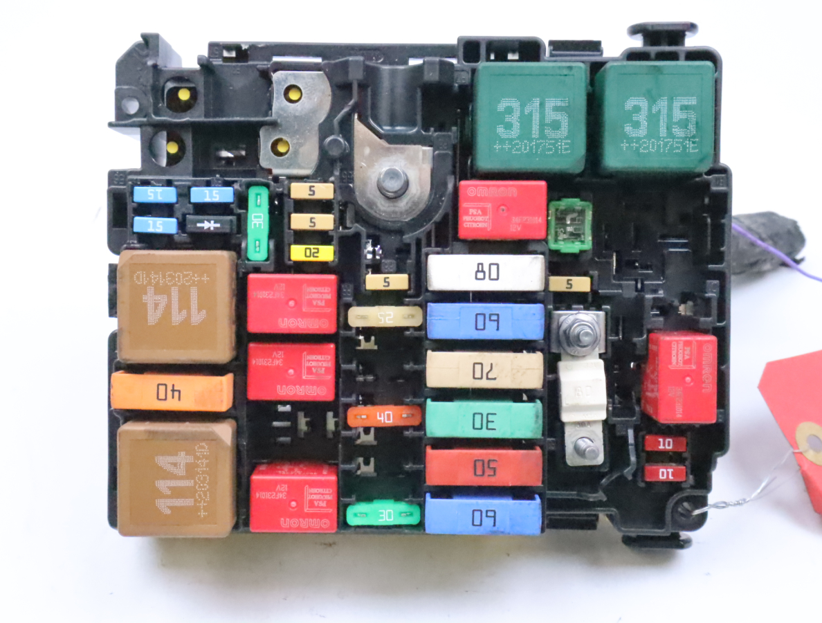 Boite a fusibles occasion CITROEN C3 III Phase 2 - 1.2i PureTech 83ch