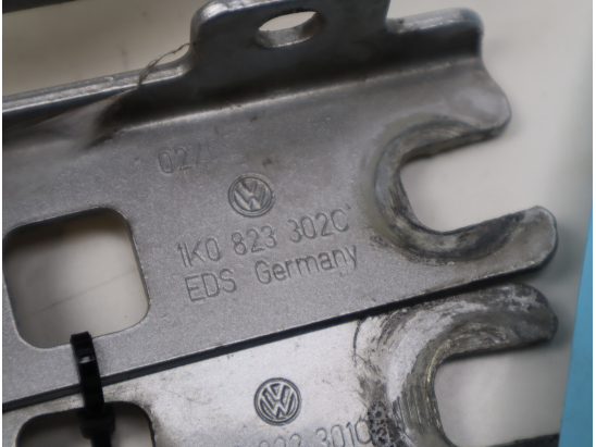 Jeu compas capot occasion VOLKSWAGEN GOLF V Phase 1 - 2.0 FSI 150ch