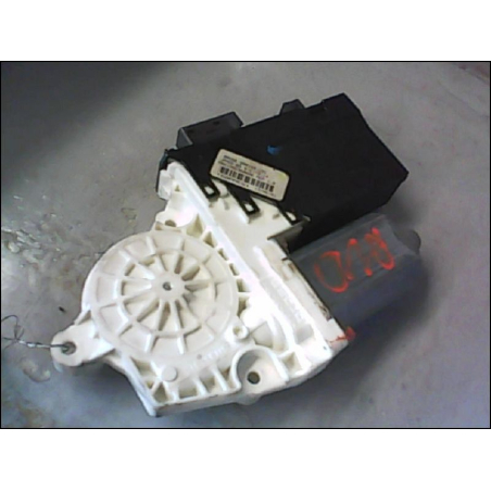 MOTEUR LEVE-VITRE AVD