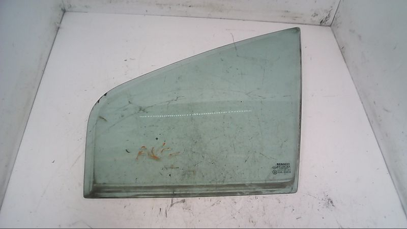 Vitre fixe porte avant gauche occasion RENAULT MEGANE SCENIC I Phase 2 - 1.9 DTI 98ch