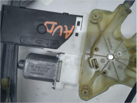 Mecanisme + moteur lève-glace avant droit occasion RENAULT LAGUNA III Phase 1 - 2.0 DCI 150ch