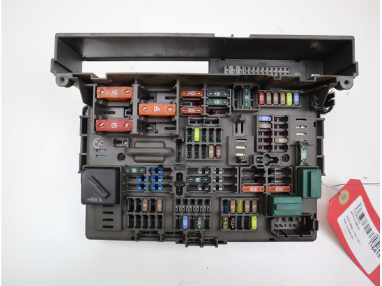 Boite a fusibles occasion B.M.W. SERIE 1 I Phase 2 - 116D 115CH
