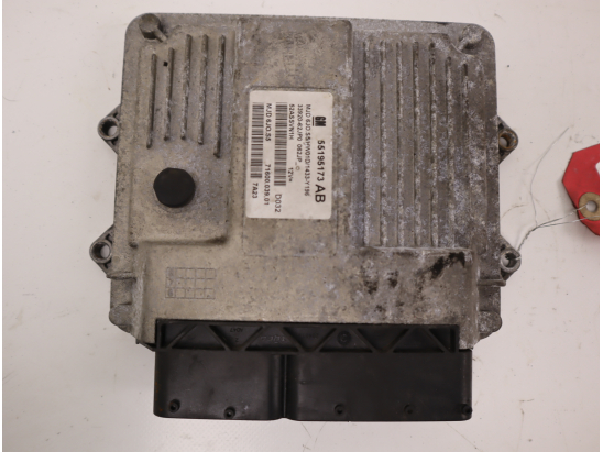 Calculateur moteur occasion SUZUKI SWIFT III Phase 1 - 1.3 DDIS 70ch