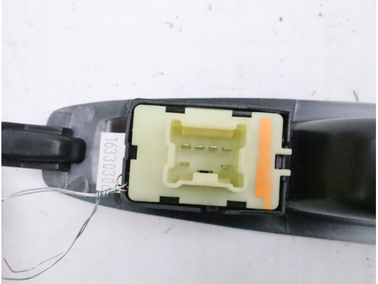 Commande leve-glace porte arrière droite occasion RENAULT CAPTUR Phase 1 - 1.5 DCI 90ch