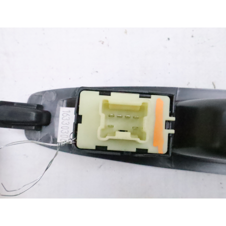 Commande leve-glace porte arrière droite occasion RENAULT CAPTUR Phase 1 - 1.5 DCI 90ch