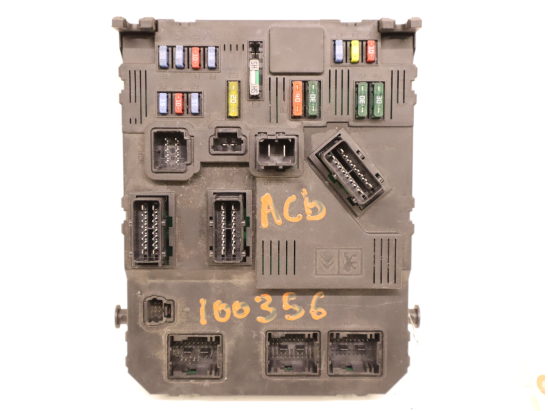 PLATINE FUSIBLE HABITACLE