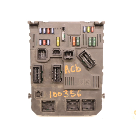 PLATINE FUSIBLE HABITACLE