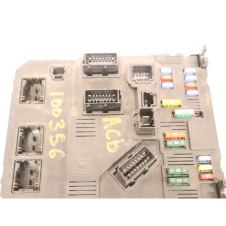 PLATINE FUSIBLE HABITACLE