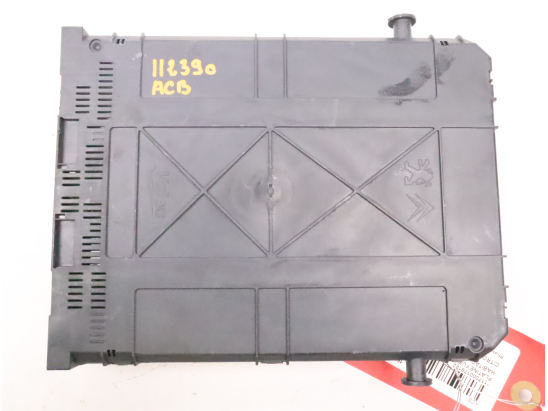 PLATINE FUSIBLE HABITACLE