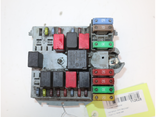 Platine fusible av occasion FIAT STILO Phase 1 - 1.9 DT MULTIJET 120ch