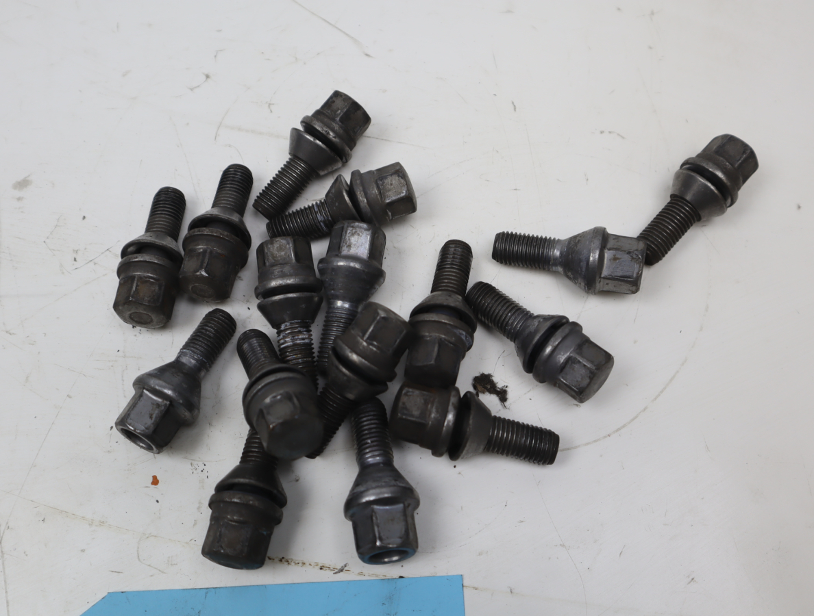 Goujon de roue occasion RENAULT CLIO II Phase 2 - 1.5 DCI 80ch