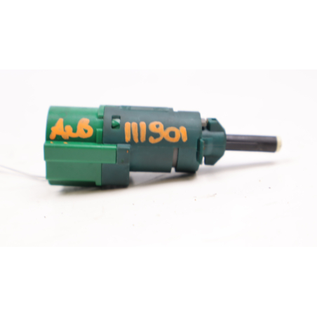 CONTACTEUR DE STOP SUR PEDALE