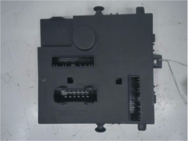 Platine fusible av occasion RENAULT TWINGO II Phase 1 - 1.2i 16v 75ch