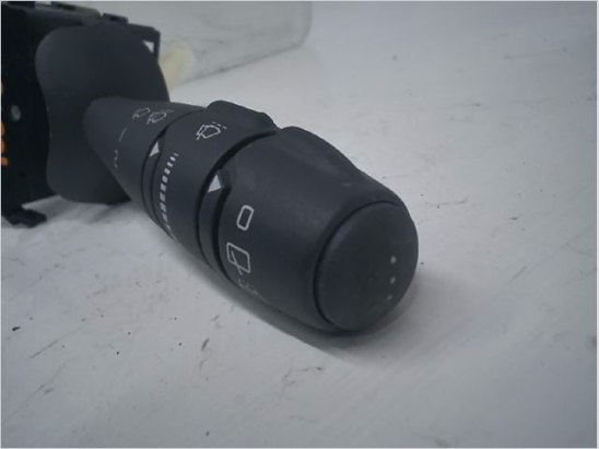 Commande essuie glace occasion RENAULT TWINGO II Phase 1 - 1.2i 16v 75ch