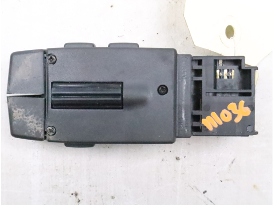 Commande autoradio occasion RENAULT TWINGO II Phase 2 - 1.2i 16v 75ch