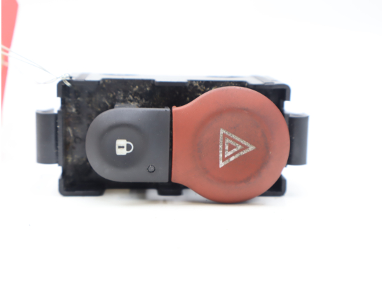 Bouton de warning occasion RENAULT KANGOO II Phase 1 BREAK - 1.5dCi 75ch