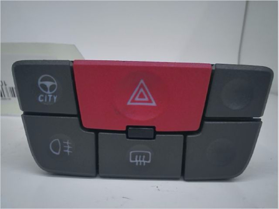 Bouton de warning occasion FIAT PANDA II Phase 1 - 1.2i 4x4 69ch
