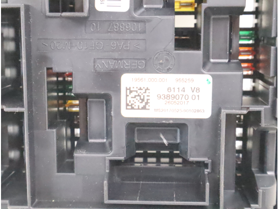 PLATINE FUSIBLE HABITACLE