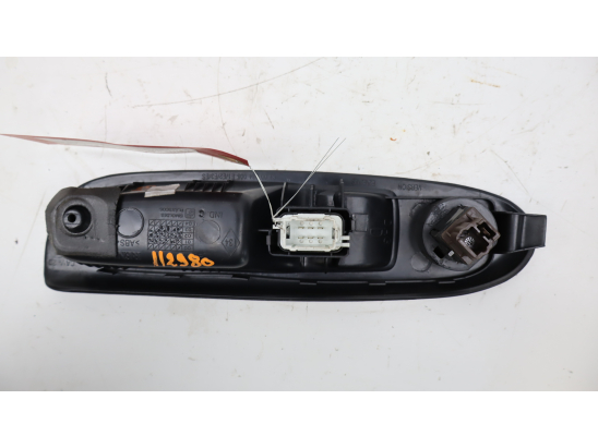 Commande lève-glace porte avant droite occasion RENAULT CLIO II Phase 2 - 1.5 DCI 65ch
