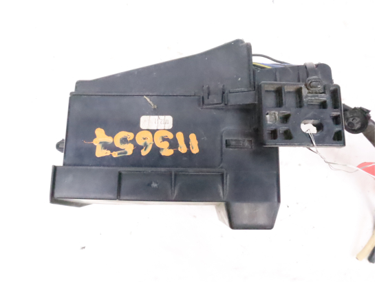 Boite a fusibles occasion SUZUKI SWIFT III Phase 1 - 1.3 DDIS 75ch