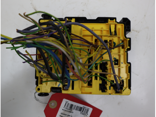 Boite a fusibles occasion PEUGEOT 2008 Phase 1 - 1.2i PURETECH 110ch