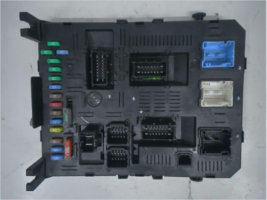 PLATINE FUSIBLE HABITACLE