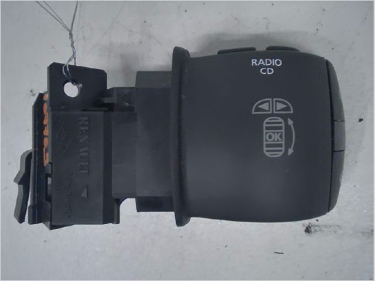 Commande autoradio occasion RENAULT MEGANE III Phase 1 - 1.5 DCI 110ch
