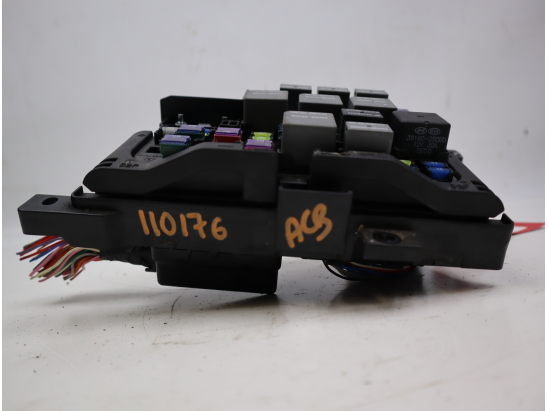 Boite a fusibles occasion KIA CARENS III Phase 1 - 2.0 CRDI 115ch