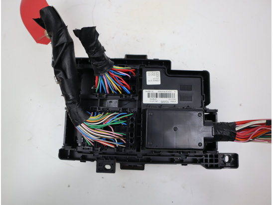 Boite a fusibles occasion KIA CARENS III Phase 1 - 2.0 CRDI 115ch