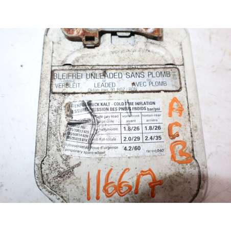 VOLET DE TRAPPE CARBURANT