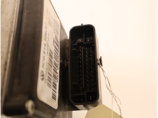 Calculateur abs occasion VOLKSWAGEN PASSAT V Phase 1 CC - 2.0 TDI 140ch