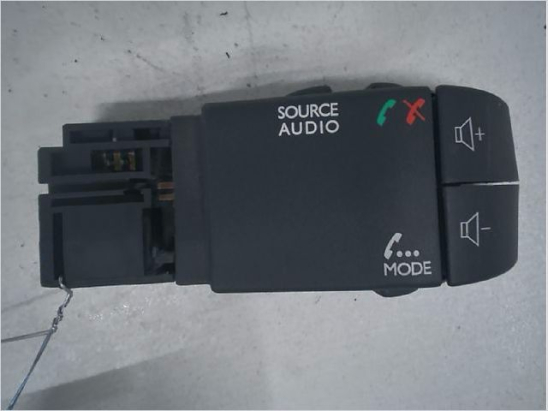 Commande autoradio occasion RENAULT ESPACE IV Phase 2 - 2.0 DCI 150ch